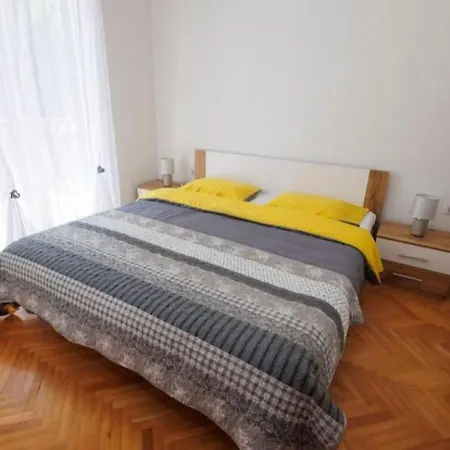Apartman Mira *