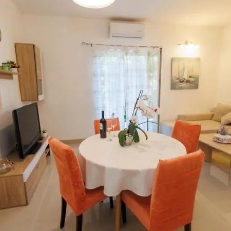 Mira Apartman