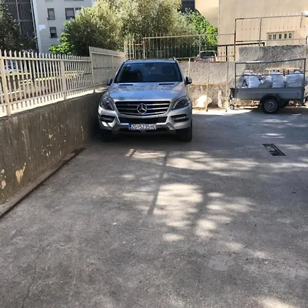Apartman Mira *